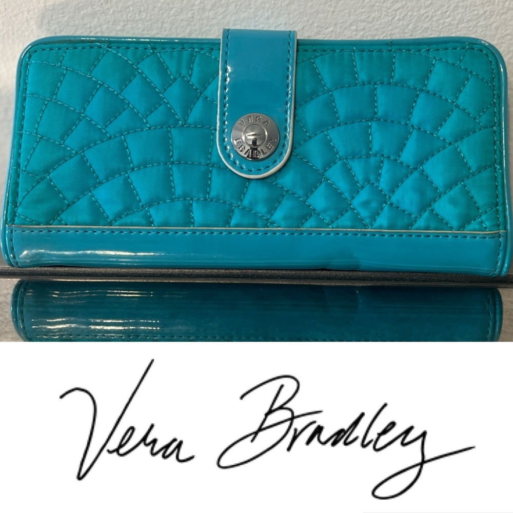 Vera Bradley blue quilted wallet 🩵